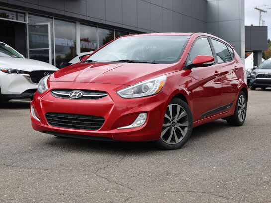 Hyundai Accent Voiture à hayon, 5 portes, boîte automatique GLS, Toit ouvrant, Télédévérouillage, Bluetooth 2016 Rouge