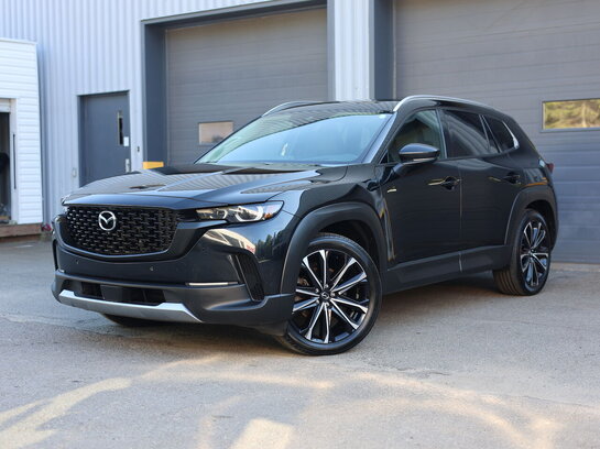 Mazda CX-50 GT AWD avec moteur turbo, Navigation, Toit ouvrant panoramique, Sièges à fonction mémoire 2024 Noir